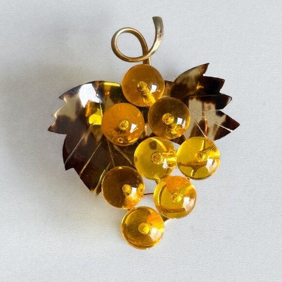 Vintage Russian Baltic Amber Carved Brooch Grapes - Picture 1 of 3